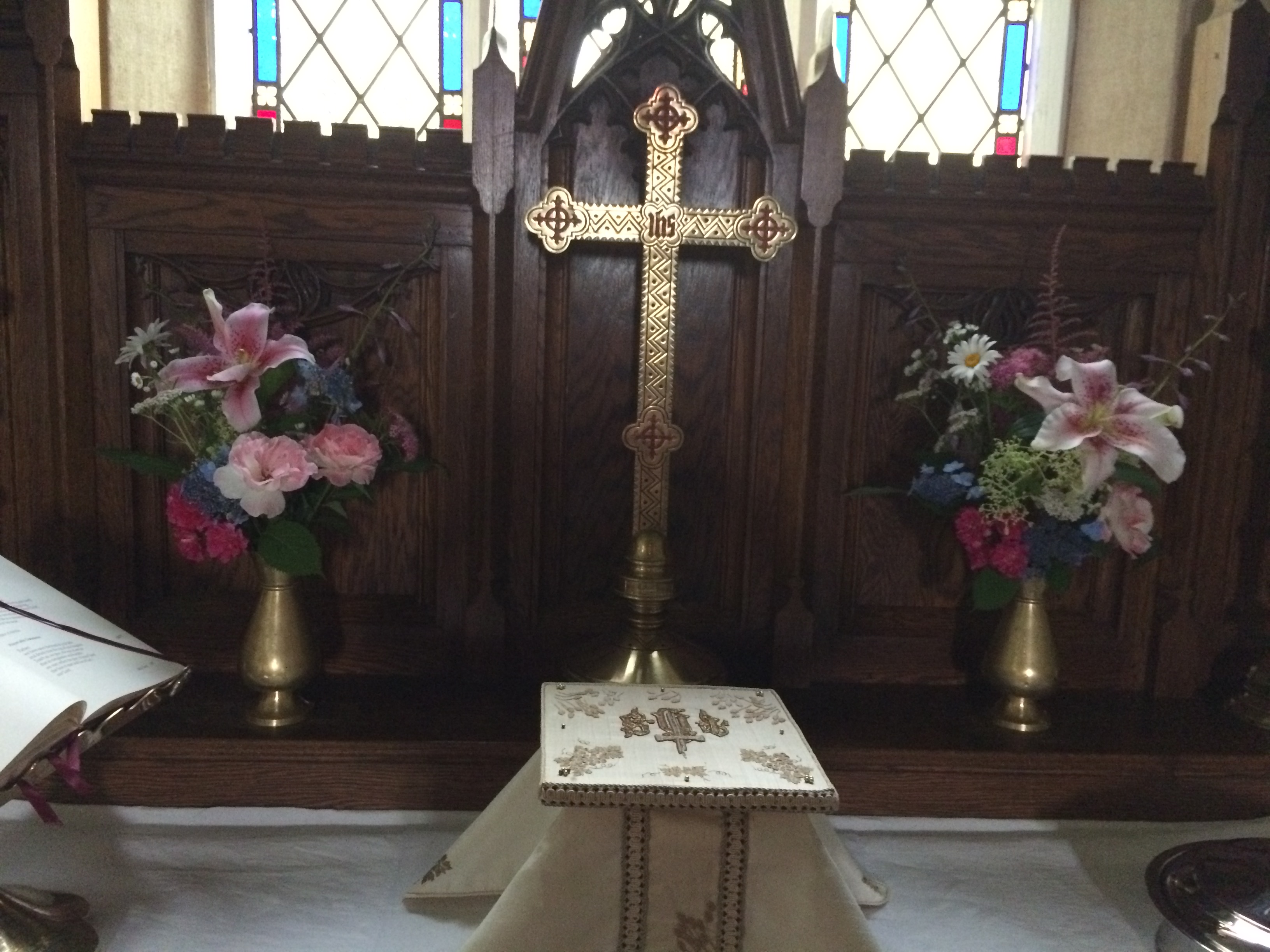 Sunday, July 24th at St. Luke's: Flowers on the Altar.